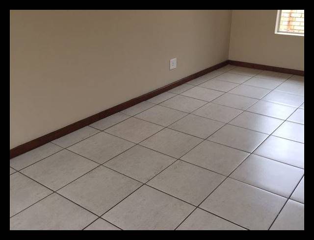 2 BEDROOM PROPERTY TO RENT IN SINOVILLE